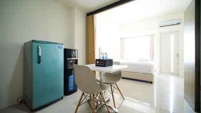 Common Space 4 Cozy and Best Choice Studio at The Square Apartment By Travelio