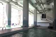Swimming Pool Good Deal Studio at Oxford Jatinangor Apartment By Travelio