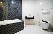 Toilet Kamar 7 Spacious and Nice 2BR at The Via and The Vue Apartment Surabaya By Travelio