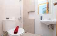 In-room Bathroom 6 Modern and Comfort 2BR at Royal Heights Apartment By Travelio