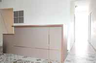 Lobi RedDoorz Plus near UNIMED Medan