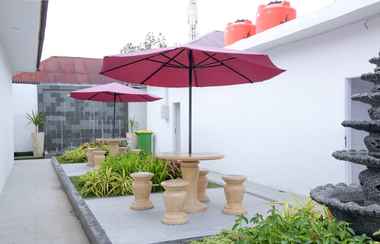 Common Space 2 RedDoorz Plus near UNIMED Medan