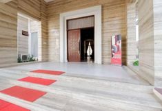 Exterior 3 RedDoorz Premium near Stasiun Lenteng Agung