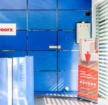 Lobi 2 RedDoorz Plus near Taman Ismail Marzuki