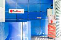 Lobi RedDoorz Plus near Taman Ismail Marzuki