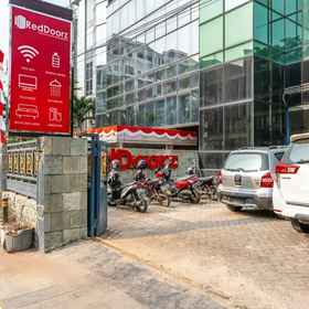 Exterior / Building 1 RedDoorz Plus near Taman Ismail Marzuki, Hotel Jakarta Pusat