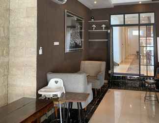 Sảnh chờ 2 RedDoorz Premium @ Raja Hostel Syariah Lampung