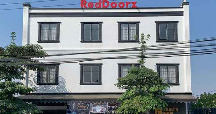 Bangunan RedDoorz Premium @ Raja Hostel Syariah Lampung