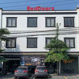 Exterior / Building 1 RedDoorz Premium @ Raja Hostel Syariah Lampung, SMP Muhammadiyah 2 Bandar Lampung Hotels