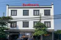 Exterior RedDoorz Premium @ Raja Hostel Syariah Lampung