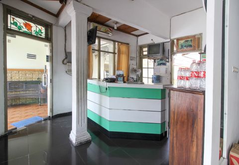 Lobby RedDoorz near RS Sarjito Yogyakarta 2