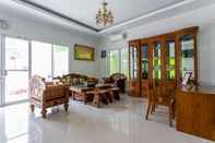 Lobby RedDoorz near Universitas Muhammadiyah Yogyakarta