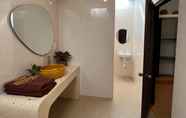 In-room Bathroom 7 Mi Nhon Em Hotel Muine