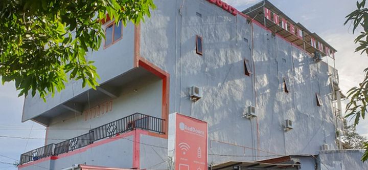 Bên ngoài 2 RedDoorz @ Hotel Yaki Mamuju