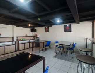 Bangunan 2 RedDoorz near Cikampek Mall Karawang