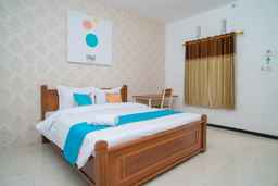 Sans Hotel Queen Batu, USD 15.76
