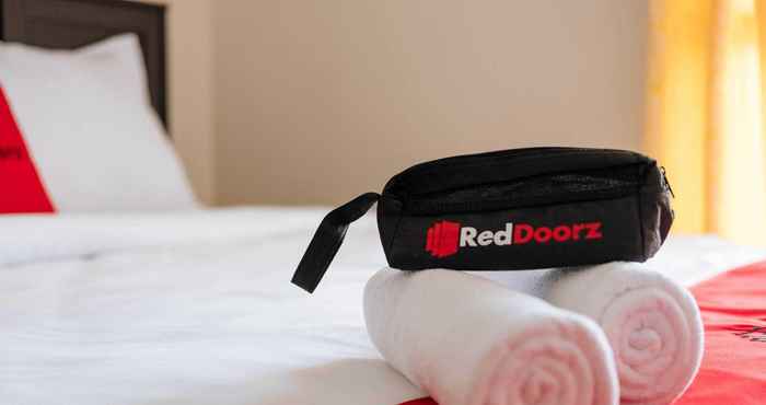 Lobby RedDoorz near Hartono Mall 3