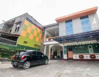 Bangunan 2 RedDoorz near Kartini Mall Lampung