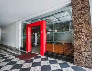 Lobby 2 RedDoorz Plus near Universitas Negeri Makassar