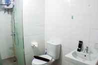 In-room Bathroom Minimalist and Comfort 2BR at Candiland Apartment By Travelio