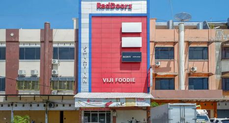 ภายนอกอาคาร 2 RedDoorz Plus @ Losari Makassar