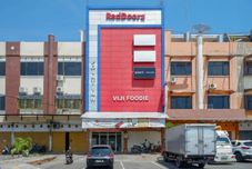 ภายนอกอาคาร RedDoorz Plus @ Losari Makassar