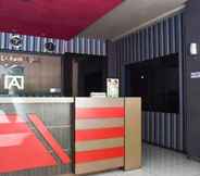 Lobby 6 RedDoorz near Universitas Muhammadiyah Makassar