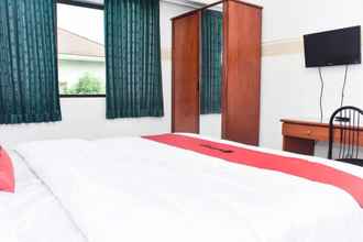 Kamar Tidur 4 RedDoorz near Lenmarc Mall Surabaya