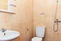 Toilet Kamar RedDoorz near Lenmarc Mall Surabaya