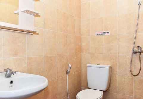 In-room Bathroom RedDoorz near Lenmarc Mall Surabaya