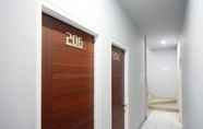 Lainnya 2 RedDoorz Plus @ Hawai Inn Near Mall of Panakukang