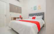 Bedroom 3 RedDoorz near Ciputra Golf Surabaya