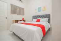 Bedroom RedDoorz near Ciputra Golf Surabaya