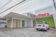 Exterior RedDoorz near Ciputra Golf Surabaya