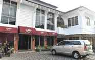 Exterior 3 RedDoorz near Kampung Warna Warni