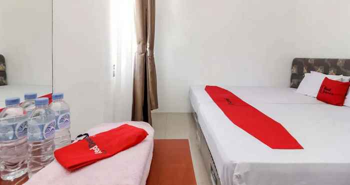 Others RedDoorz near Sam Ratulangi Airport