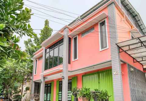 Exterior RedDoorz near Taman Mini Jakarta