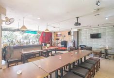Others 7 RedDoorz @ H. Agus Salim Street Pontianak