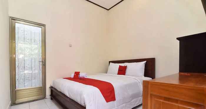 Bedroom RedDoorz Plus @ Singaraja