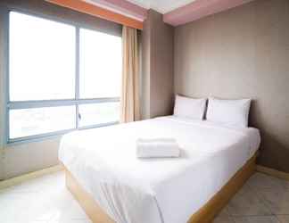 Kamar Tidur 2 Homey and Best Deal 2BR at Taman Beverly Apartment By Travelio