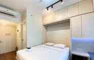 Kamar Tidur 2 Tidy and Pleasant Studio Apartment Springlake Summarecon Bekasi By Travelio