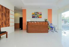 Lobby 6 RedDoorz  Near Jalan Jendral Sudirman