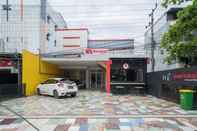 Exterior RedDoorz Syariah near Jalan Ahmad Yani Banjarmasin 3