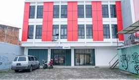 Exterior 2 RedDoorz near Stasiun Tangerang