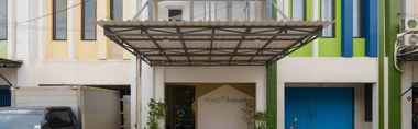 Exterior 3 RedDoorz @ Taman Royal Tangerang