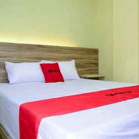 Bedroom 1 RedDoorz near Mangga Dua Square, Halte Busway PRJ Hotels