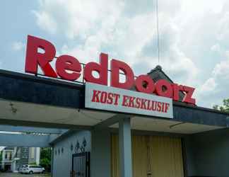 Bangunan 2 RedDoorz Syariah near RS Hermina Yogyakarta