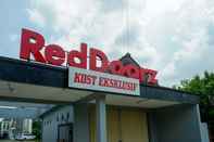 Exterior RedDoorz Syariah near RS Hermina Yogyakarta