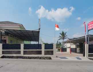 Bangunan 2 RedDoorz Syariah near Tugu Pandanwangi Cianjur