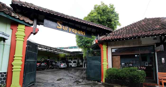 Bên ngoài RedDoorz Plus Syariah near Lempuyangan Station 3